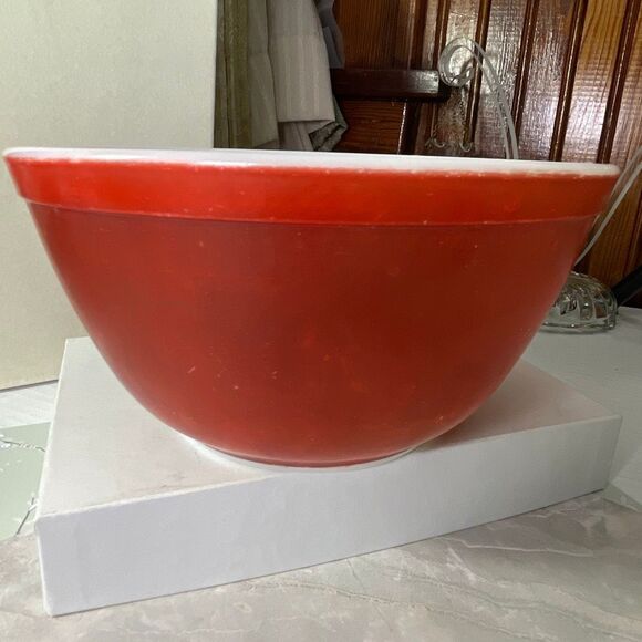 VTG Pyrex #402 2.5 Qt size Primary Colors line. - Picture 1 of 7